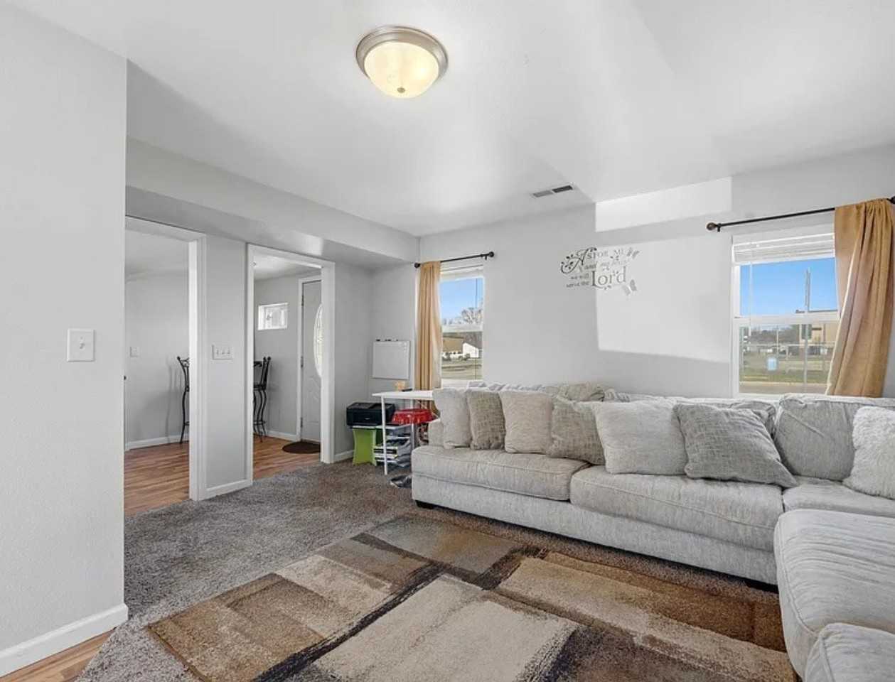 1525 5th Ave Nw - Photo 2 of 20