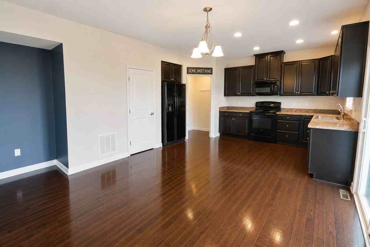 9480 Woodbine Way - Photo 4 of 15