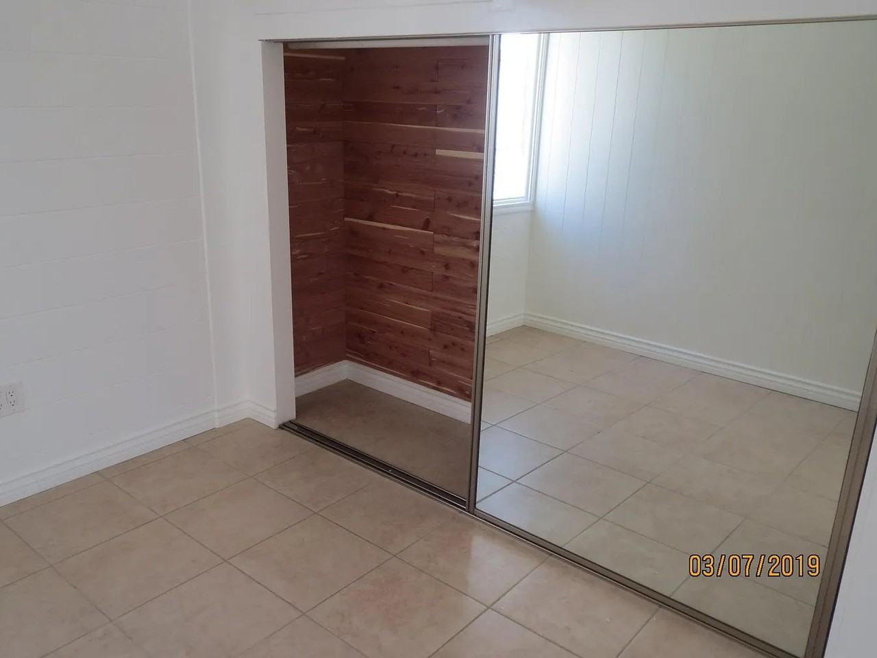 303 1/2 34th St - Photo 6 of 20