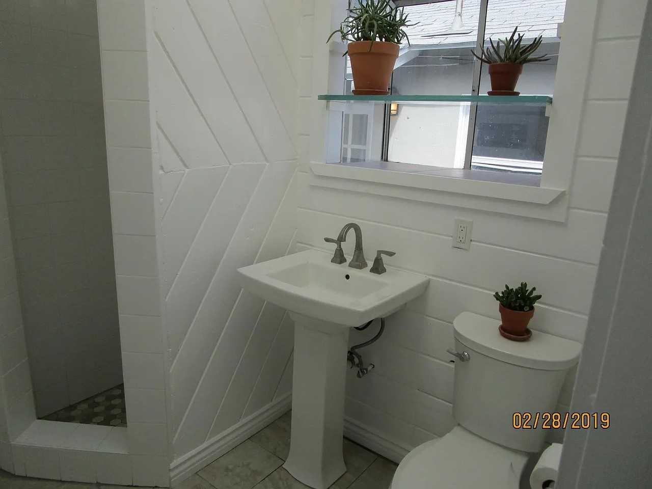 303 1/2 34th St - Photo 7 of 20