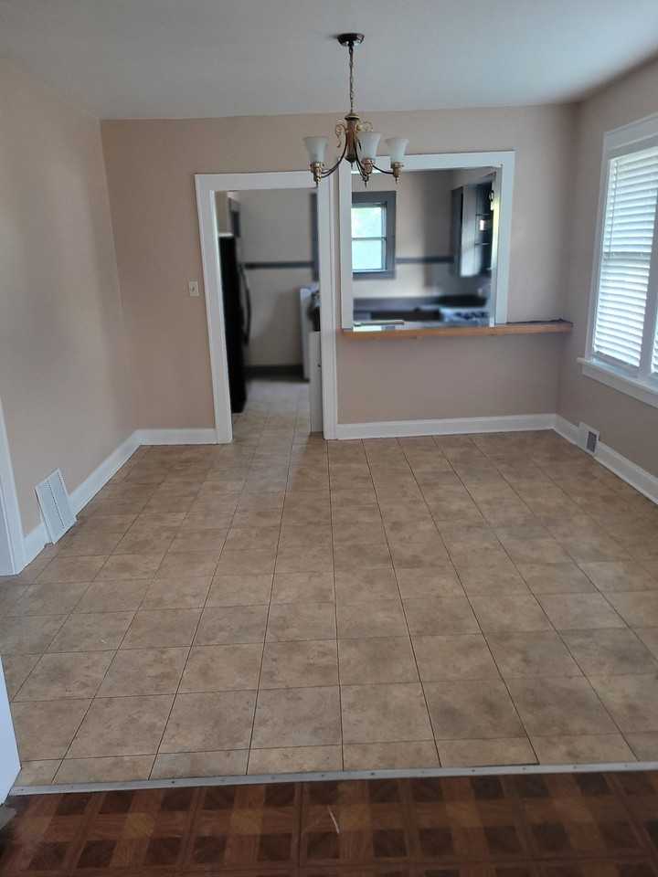 135 S Elmwood Ave - Photo 2 of 16