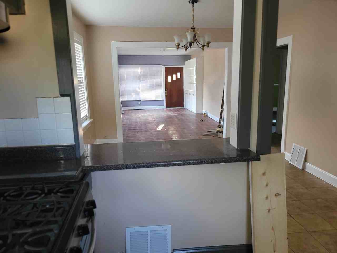 135 S Elmwood Ave - Photo 3 of 16