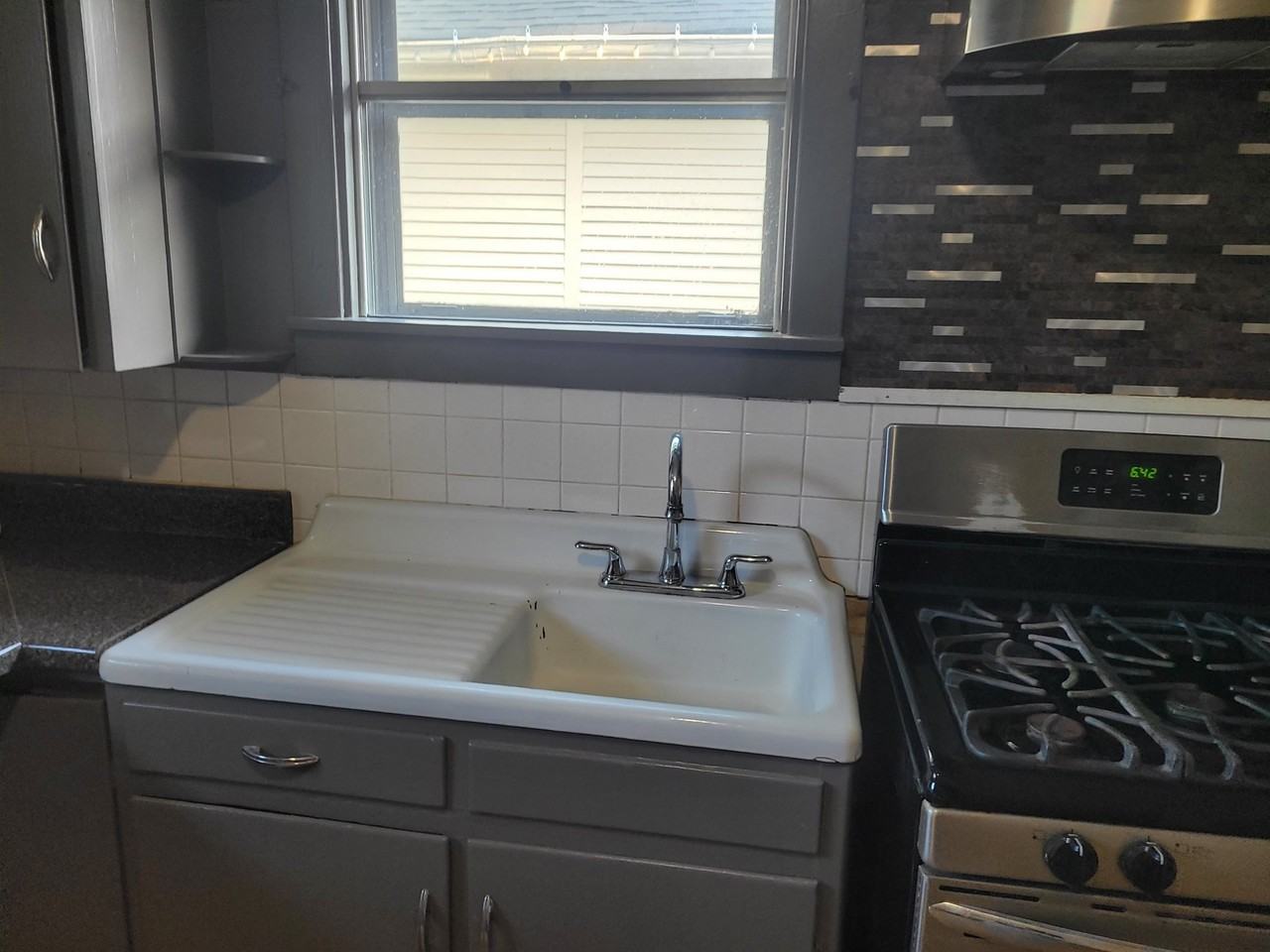 135 S Elmwood Ave - Photo 4 of 16