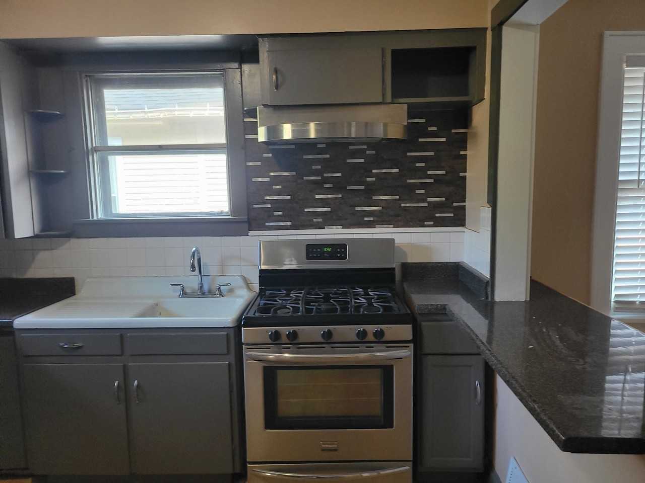 135 S Elmwood Ave - Photo 5 of 16