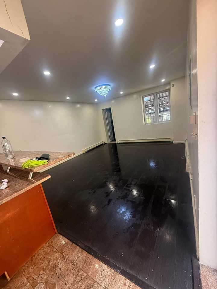 926 Crescent St - Photo 2 of 11