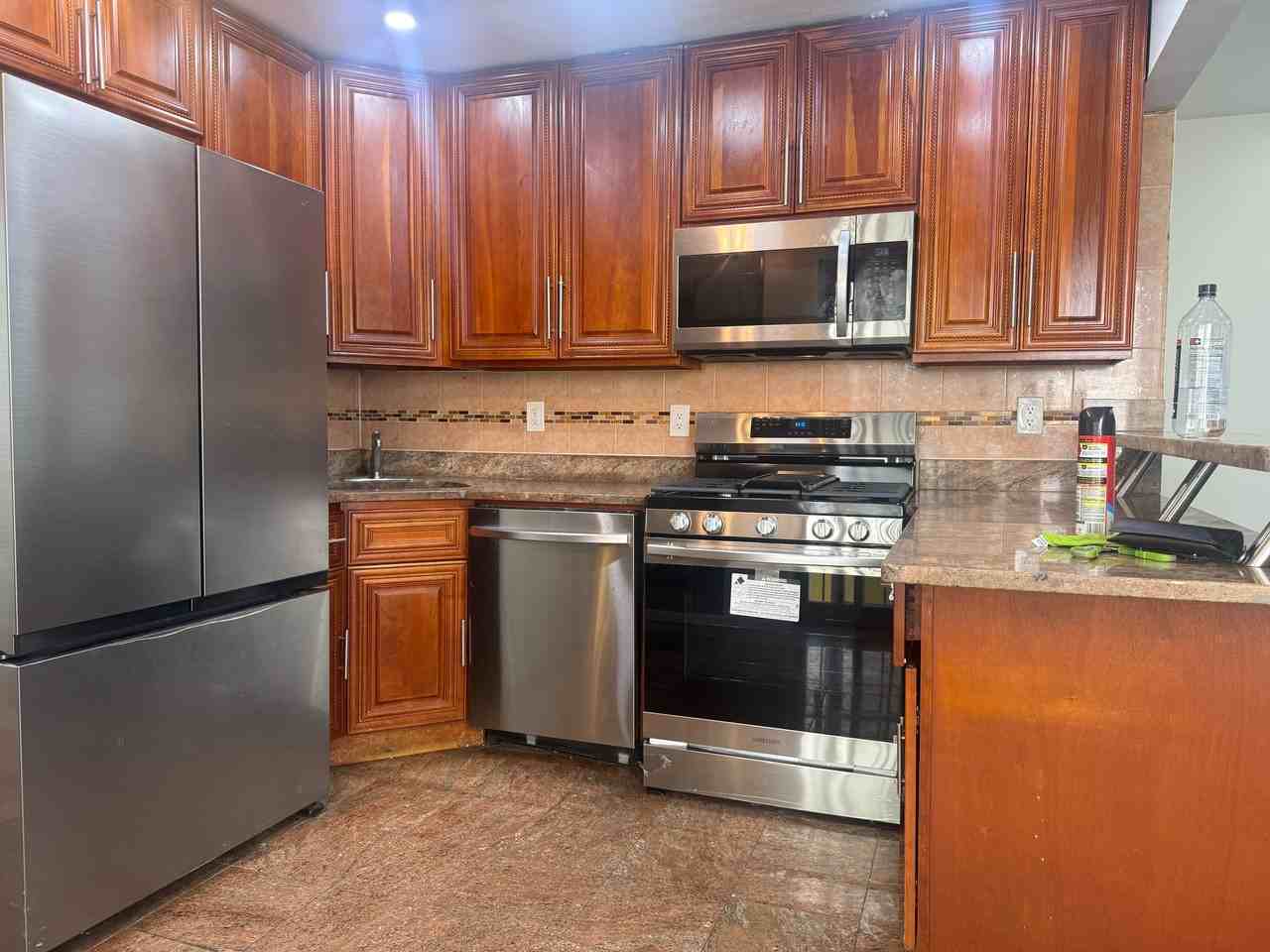 926 Crescent St - Photo 3 of 11