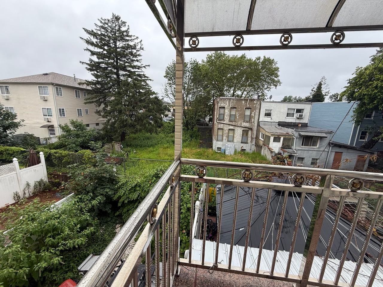 926 Crescent St - Photo 7 of 11