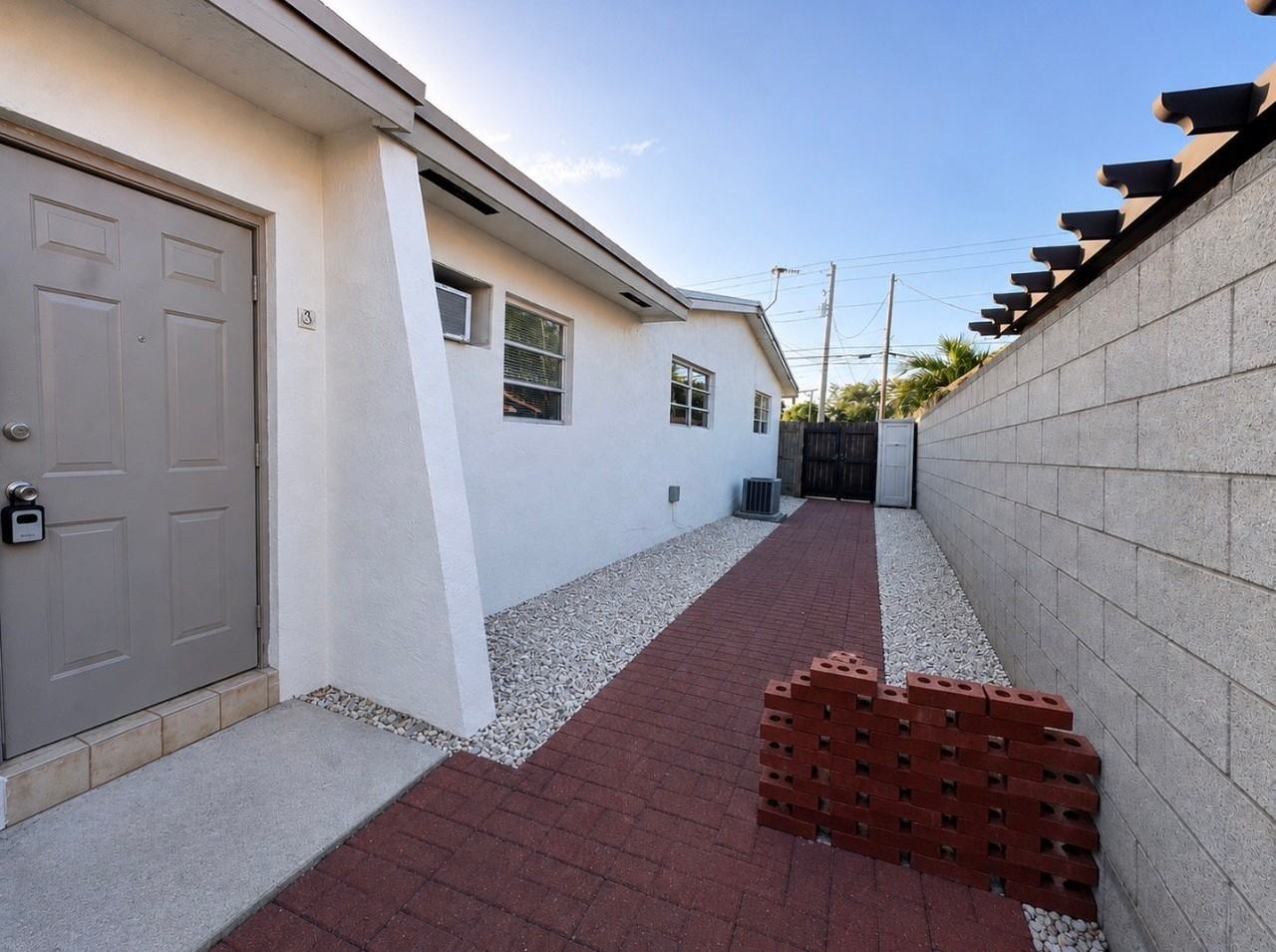 7028 Sw 21st St #LT - Photo 4 of 9