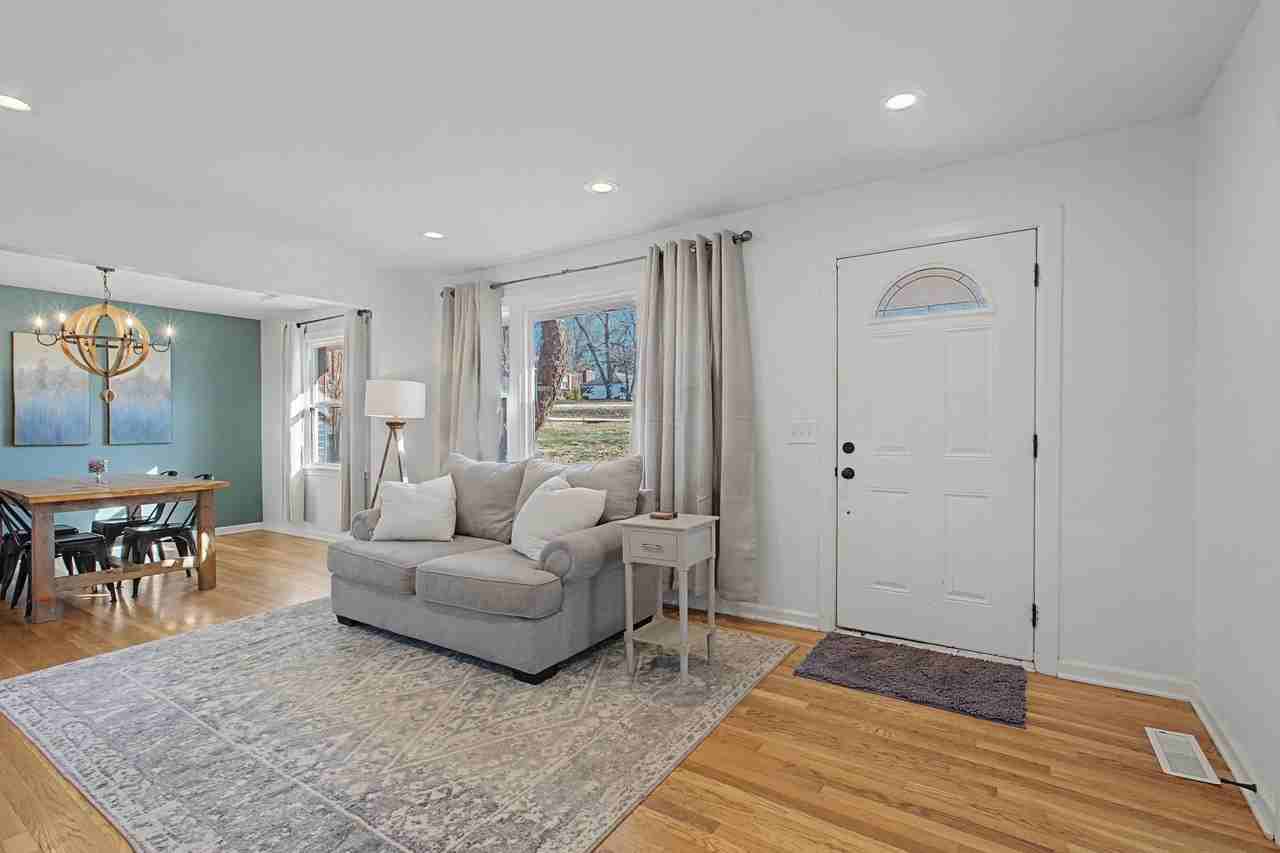100 Dellrose Dr - Photo 2 of 11