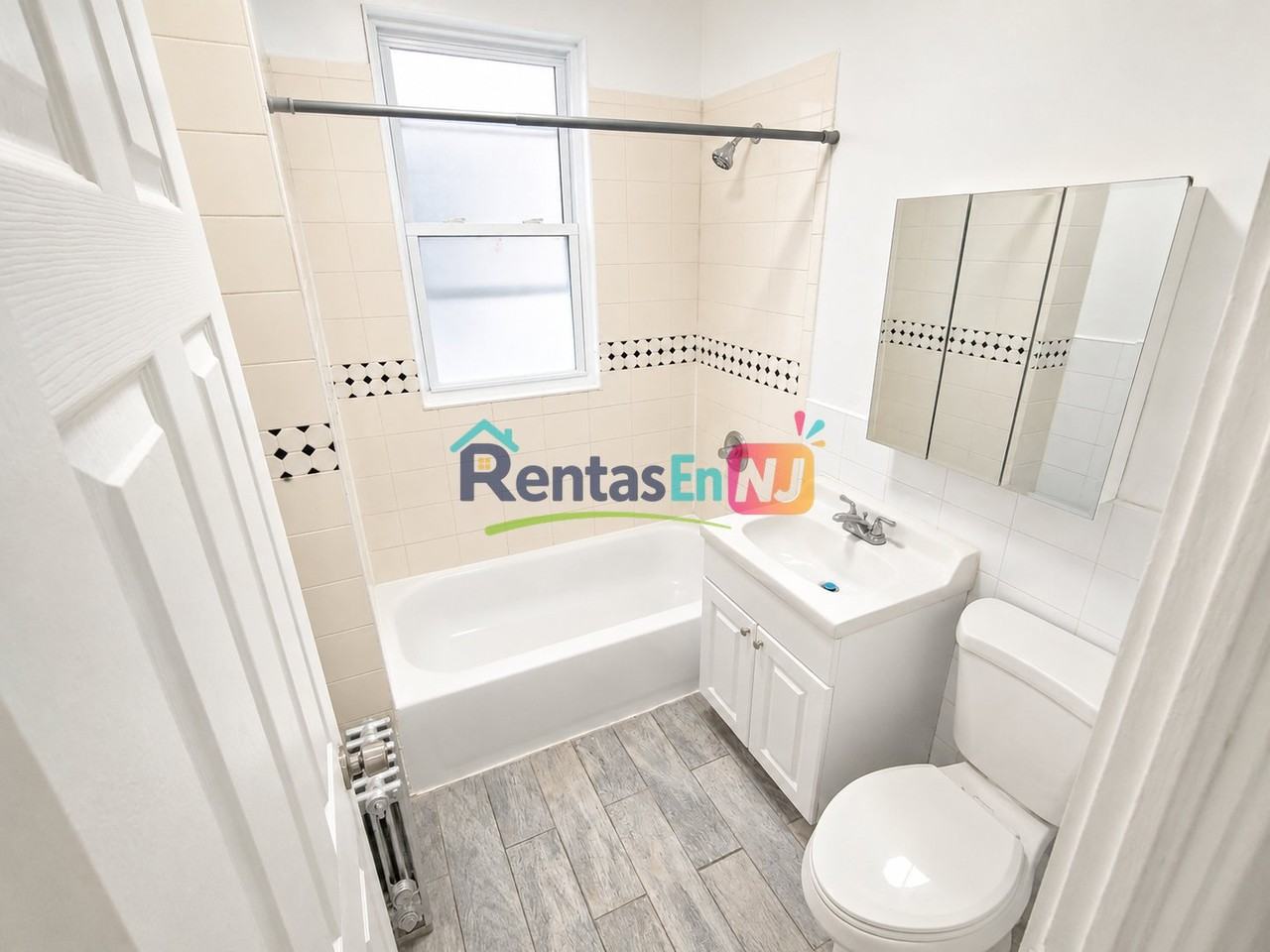 216 Sunset Ave #1R