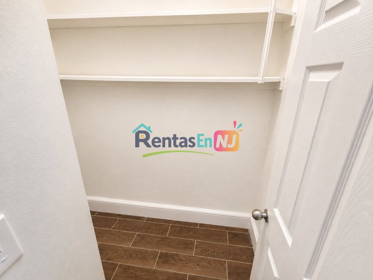 216 Sunset Ave #1R - Photo 4 of 6