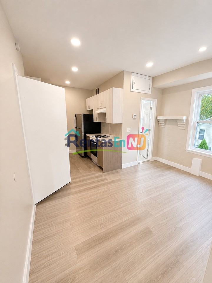 88 Pulaski St #14 - Photo 2 of 5