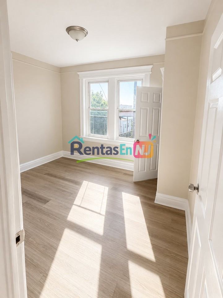 88 Pulaski St #14 - Photo 4 of 5