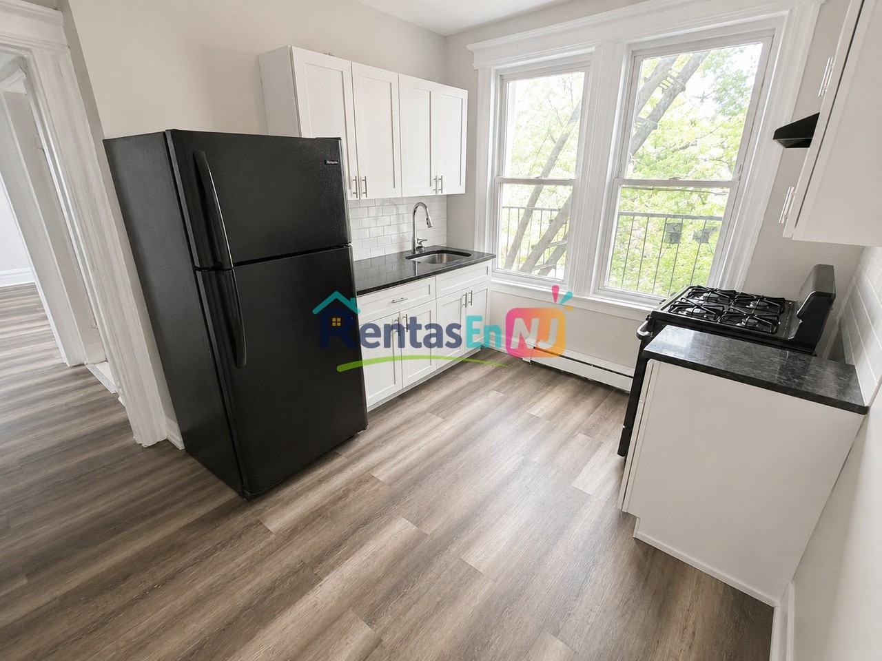 175 Woodside Ave #7 - Photo 2 of 5