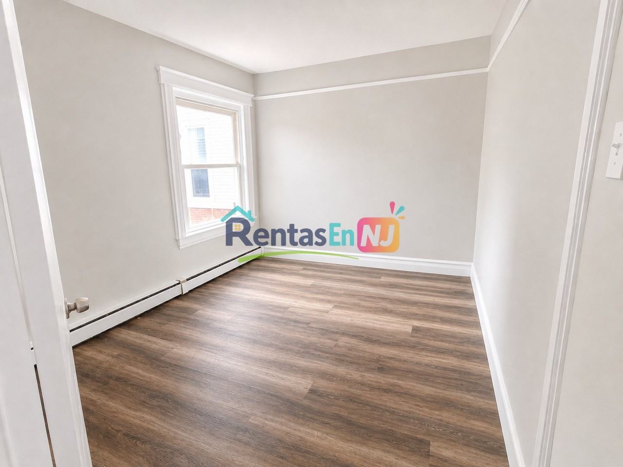 175 Woodside Ave #7 - Photo 3 of 5