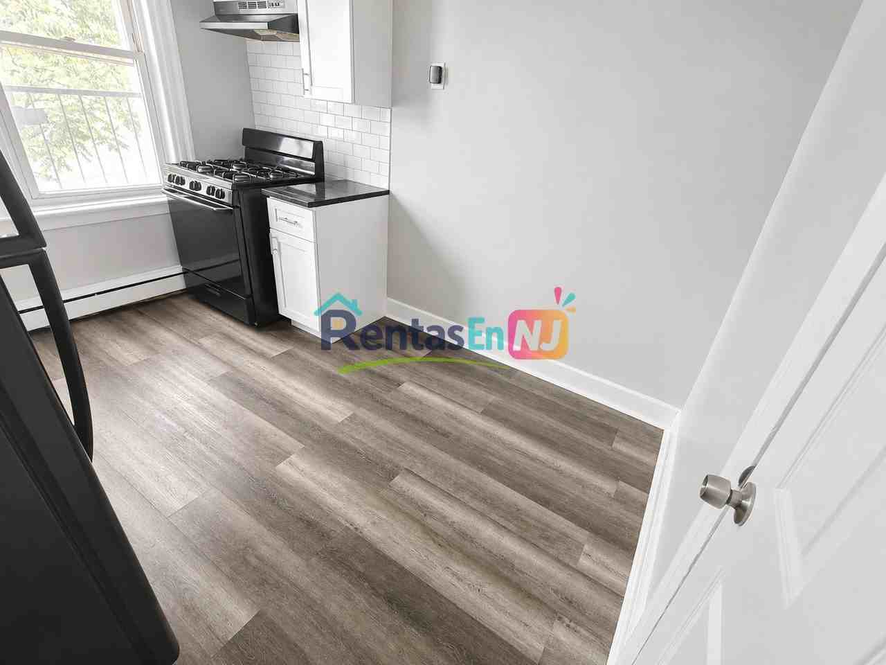 175 Woodside Ave #7 - Photo 5 of 5