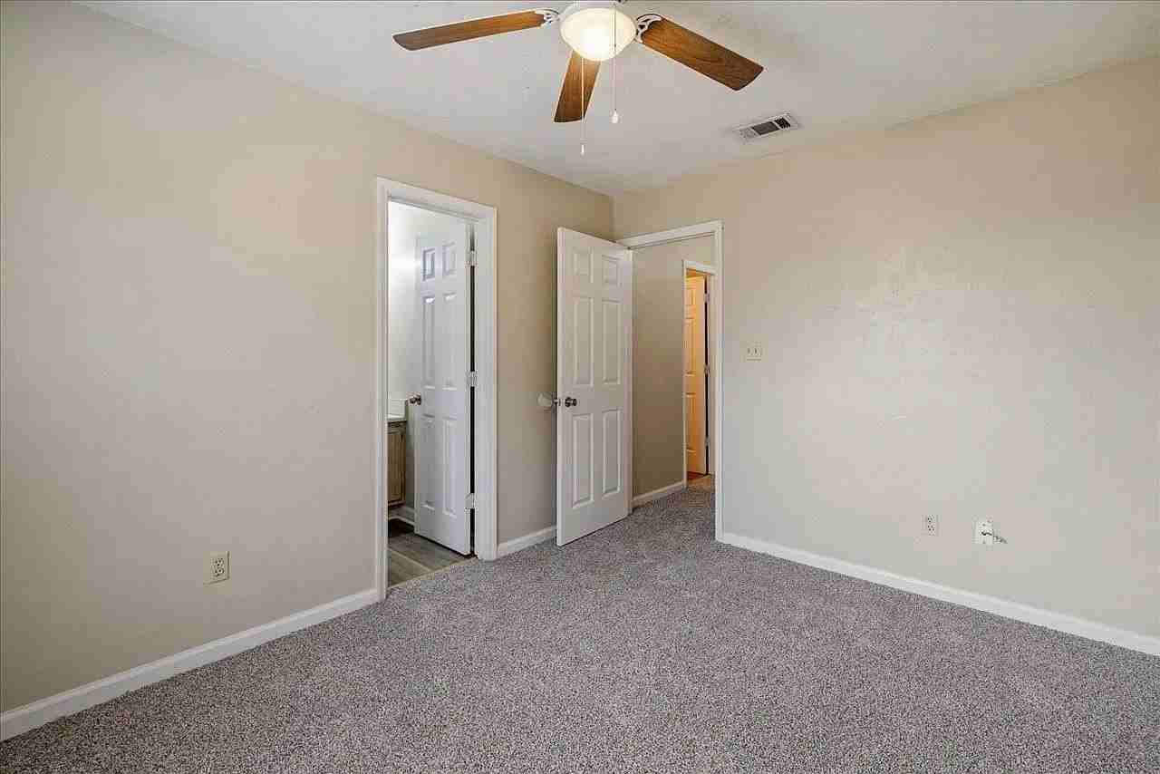 1346 Hancock St #B - Photo 7 of 25
