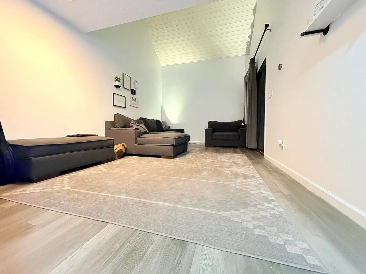 1112 Bel Aire Cir - Photo 4 of 17