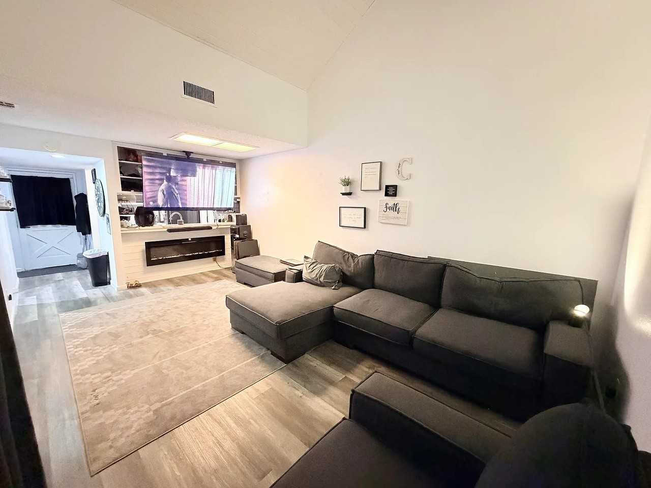 1112 Bel Aire Cir - Photo 5 of 17