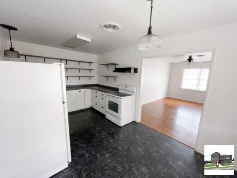 1005 Phil Ave - Photo 2 of 13
