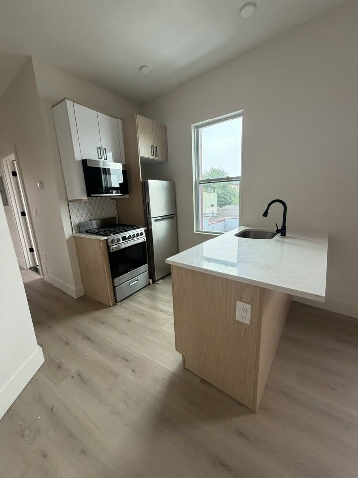 530 W Side Ave #3L - Photo 2 of 12