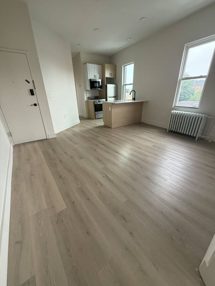 530 W Side Ave #3L - Photo 3 of 12