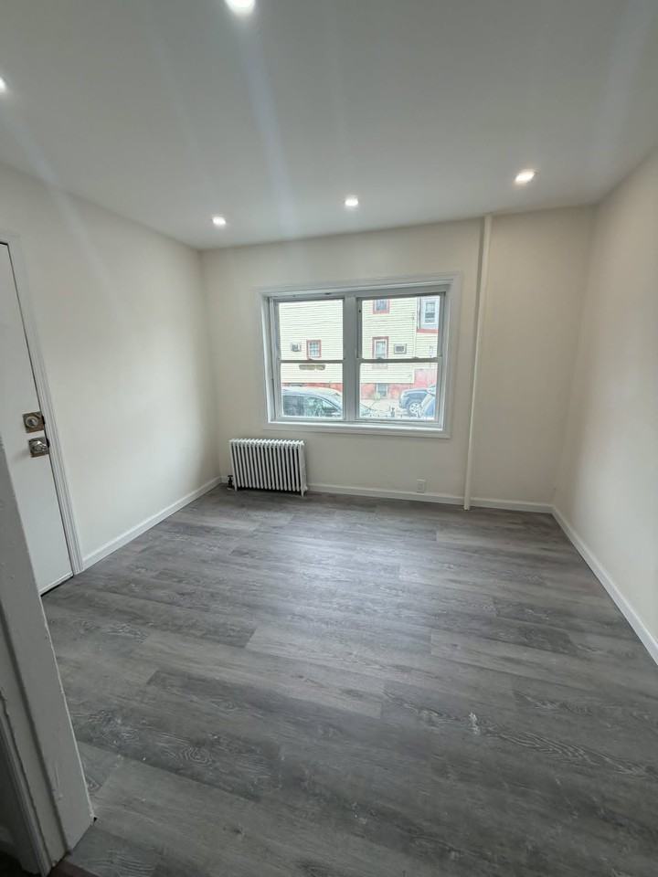 204 Duncan Ave #1 - Photo 3 of 8