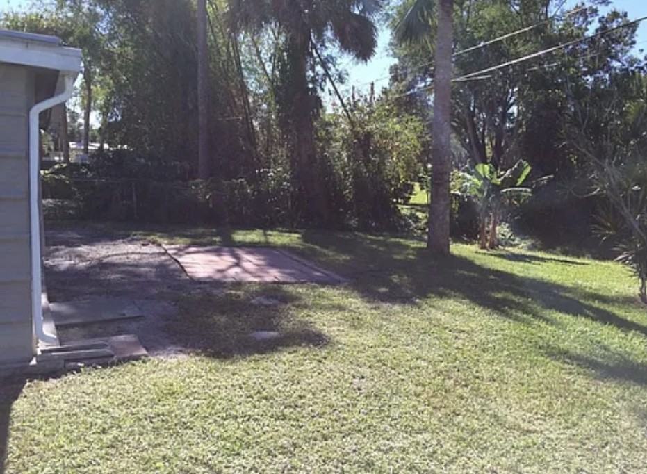 4742 Se Ebbtide Ave #B - Photo 2 of 11