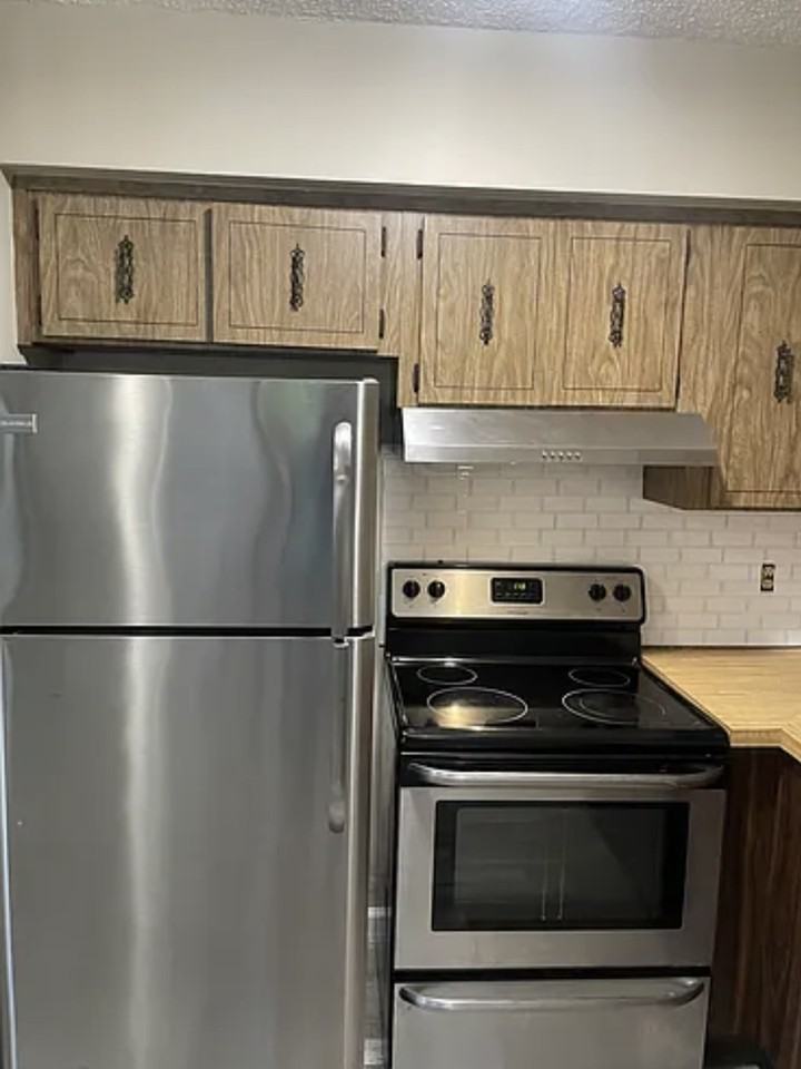 4742 Se Ebbtide Ave #B - Photo 7 of 11