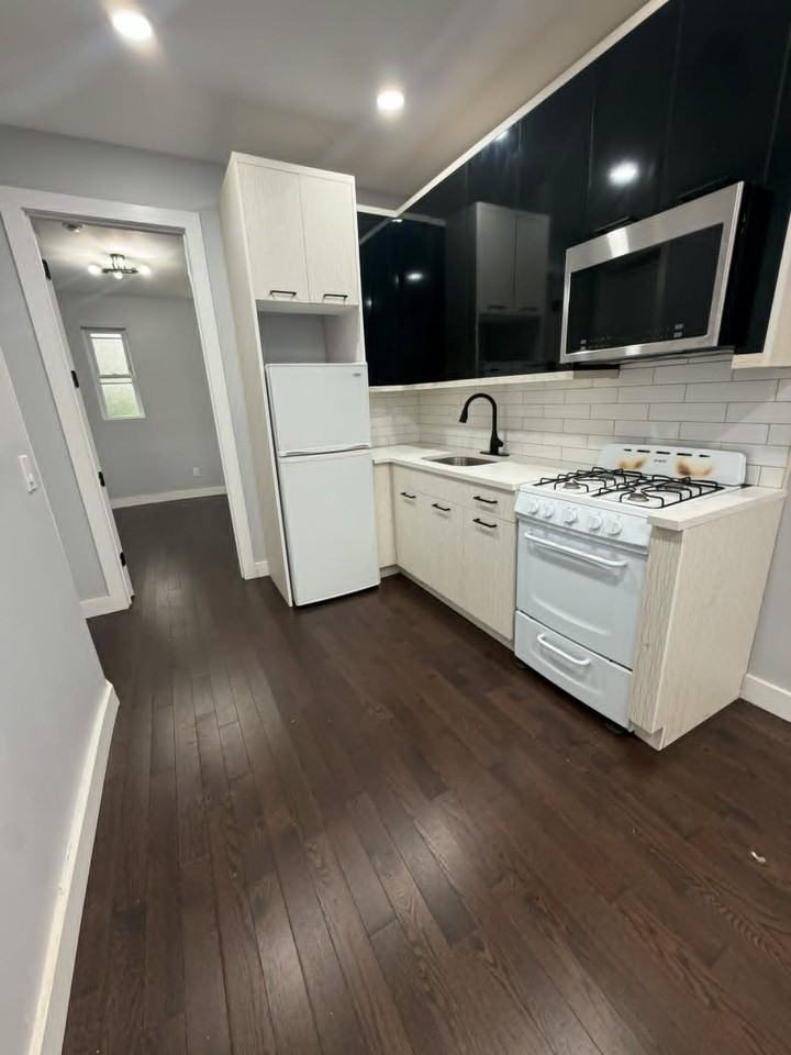 50 Jordan Ave #1R