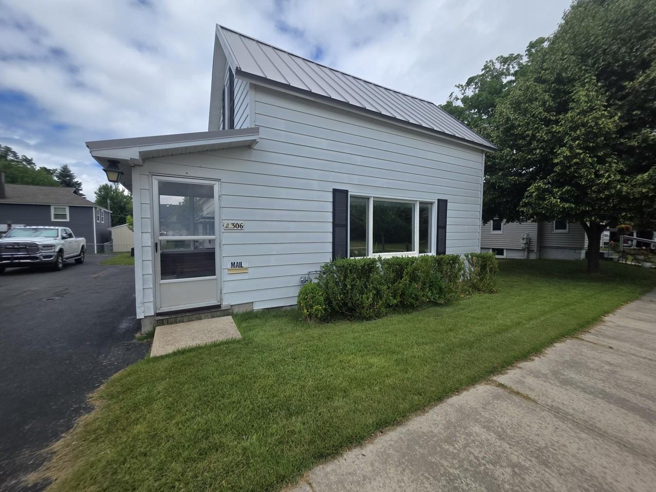 306 Ione St #NA - Photo 2 of 13