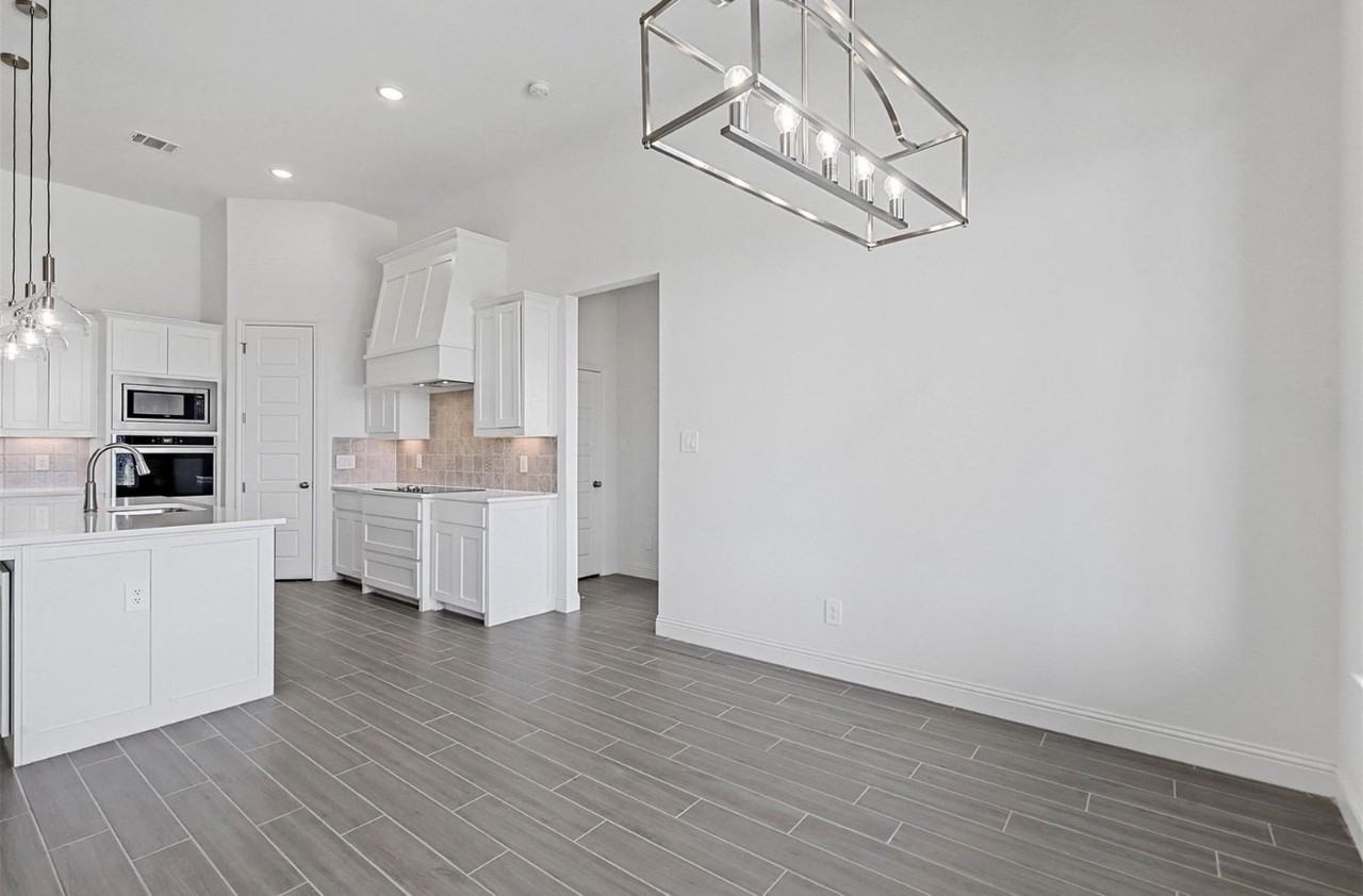 513 Longhorn Dr #NA - Photo 3 of 31