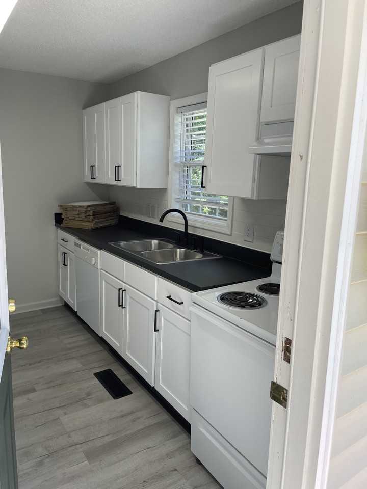 201 Carver St #A - Photo 4 of 11