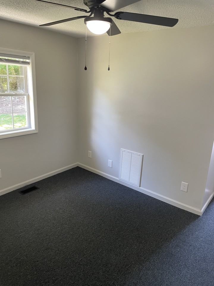 201 Carver St #A - Photo 7 of 11