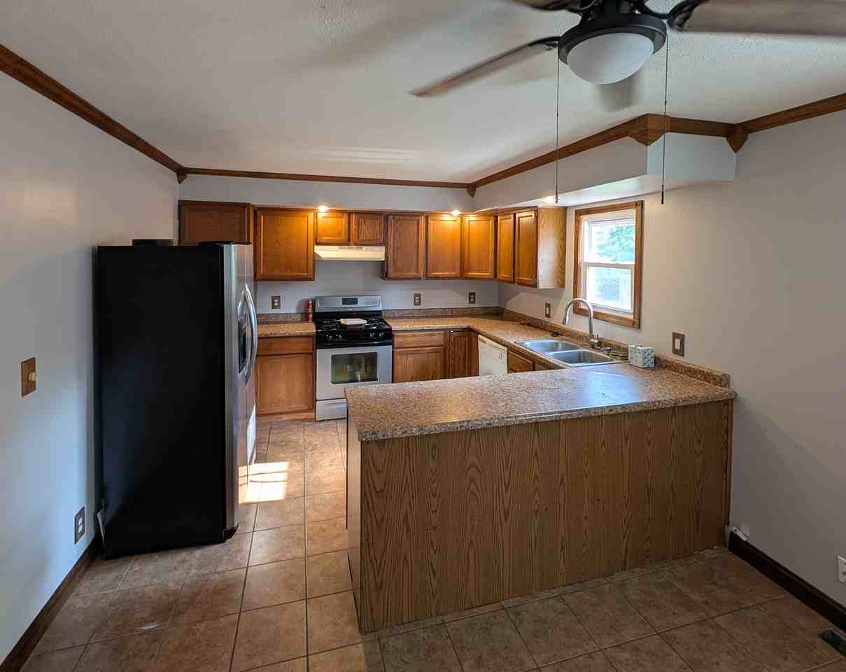 310 N Barnett St #NA - Photo 5 of 12