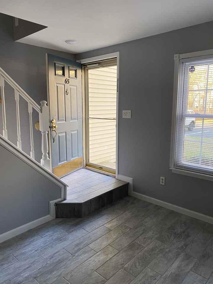 65 Cheshire Dr #65 - Photo 3 of 24
