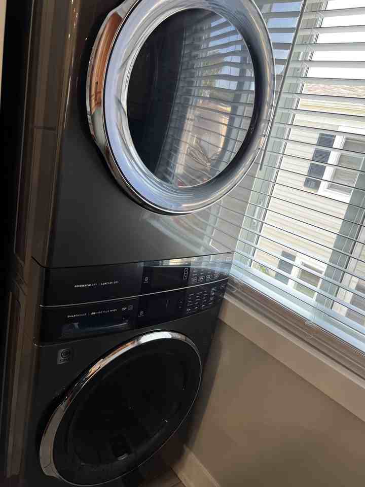 1041 Cove Dr #136D - Photo 3 of 12