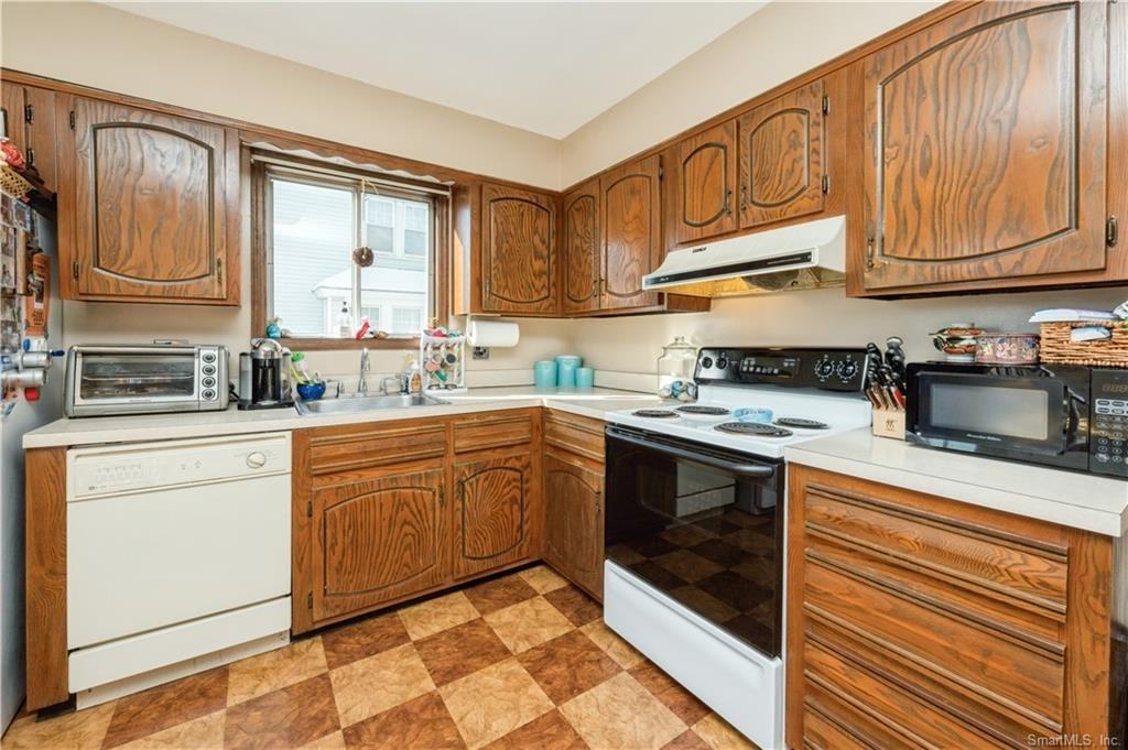 8 Plymouth Ave #B - Photo 6 of 15