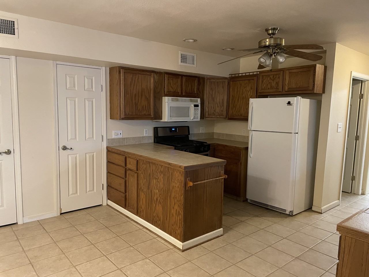 114 Fleury Way #F - Photo 5 of 6