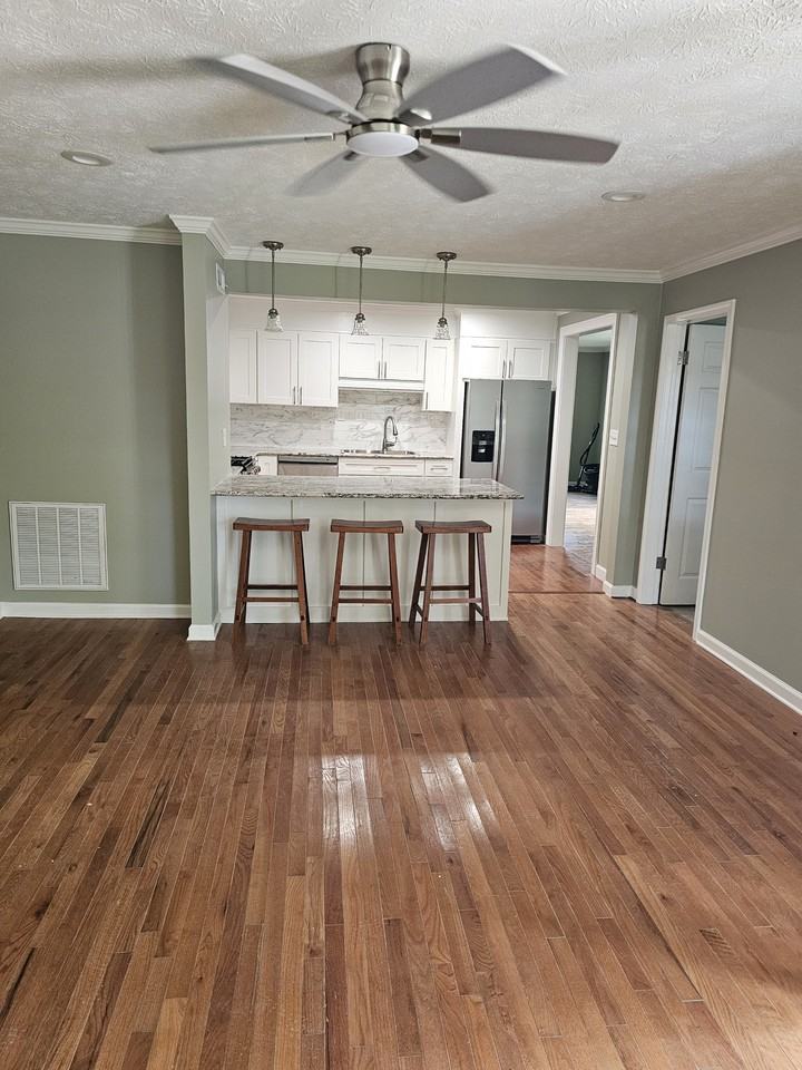 1110 W Walnut St #NA - Photo 2 of 10
