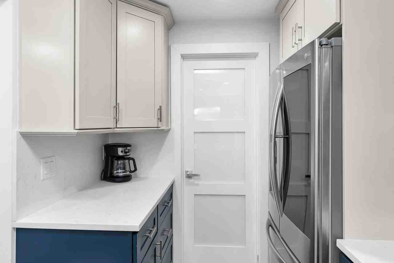 591 Seaview Ct #402 - Photo 7 of 24