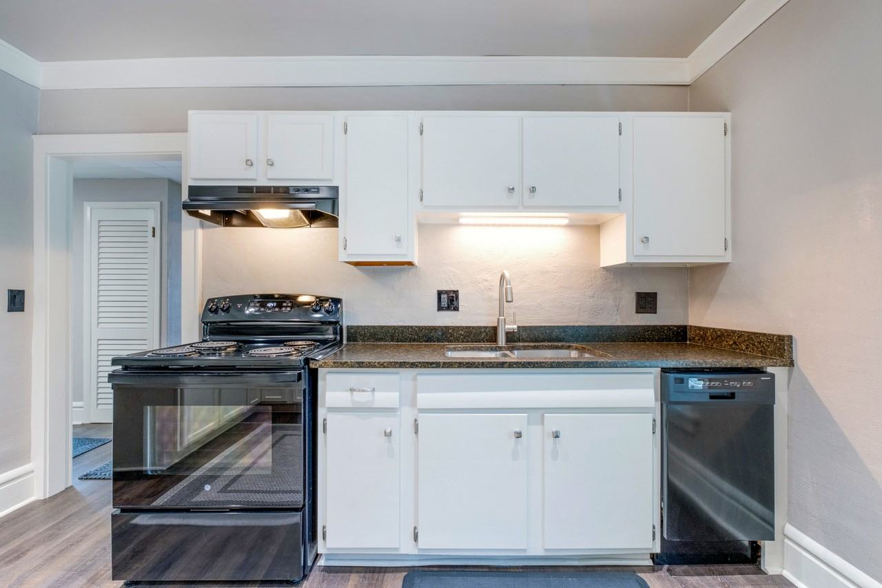 126 1/2 E Main St - Photo 2 of 42