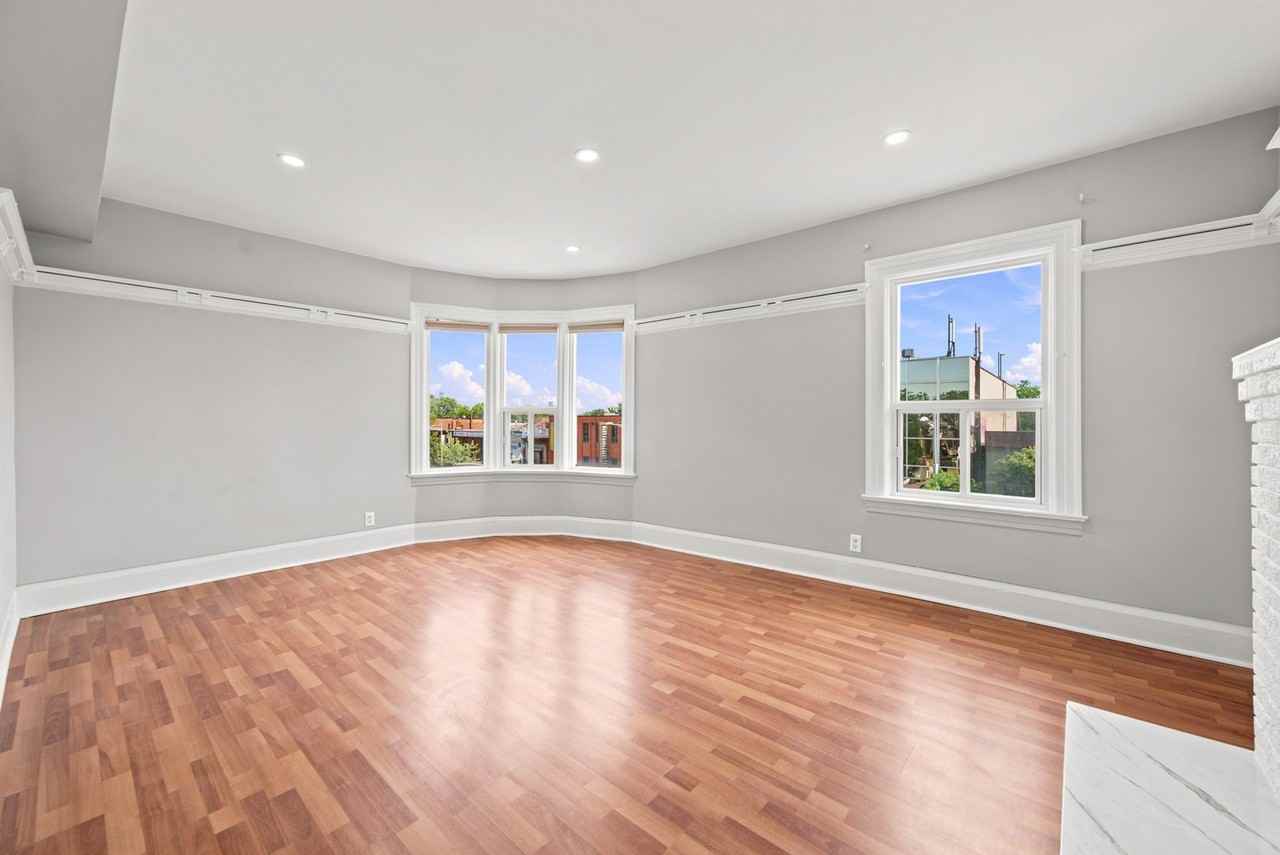 1228 St Clair Ave W - Photo 4 of 17