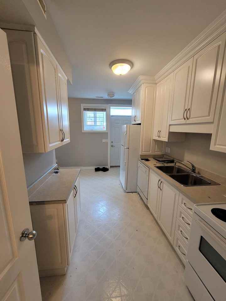 10452 85 Ave Nw - Photo 4 of 10