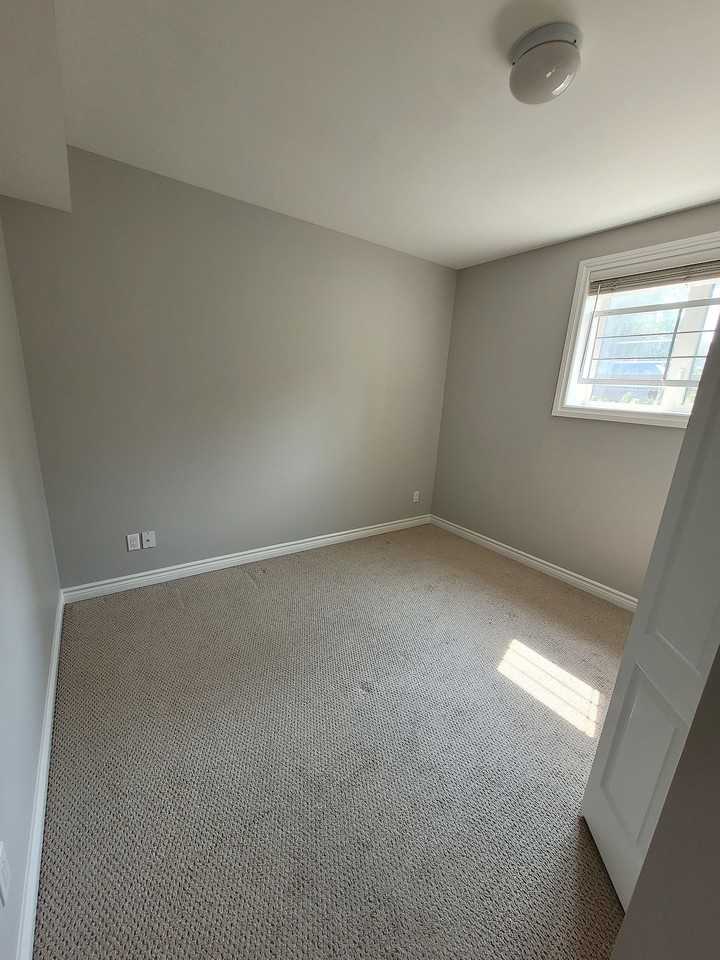 10452 85 Ave Nw - Photo 7 of 10