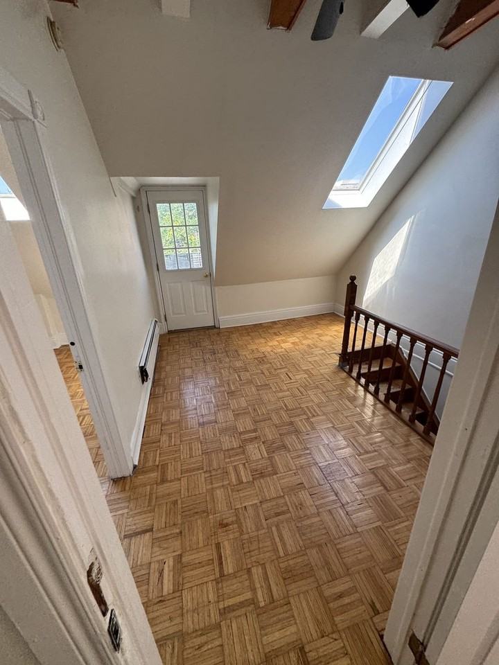 70 Baldwin St - Photo 2 of 5