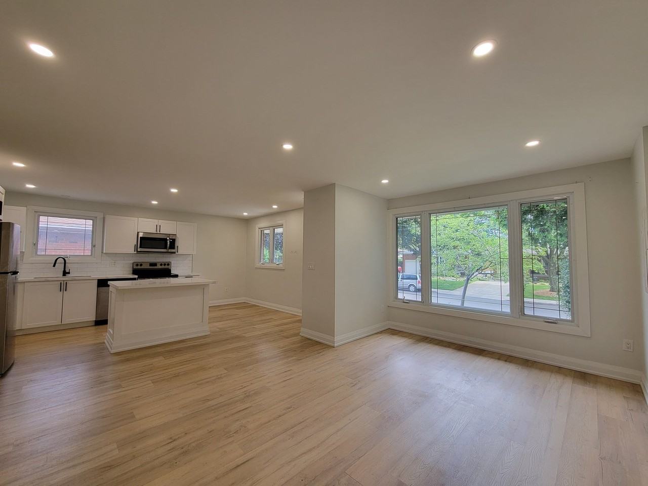 8 Clearwater Dr - Photo 4 of 15