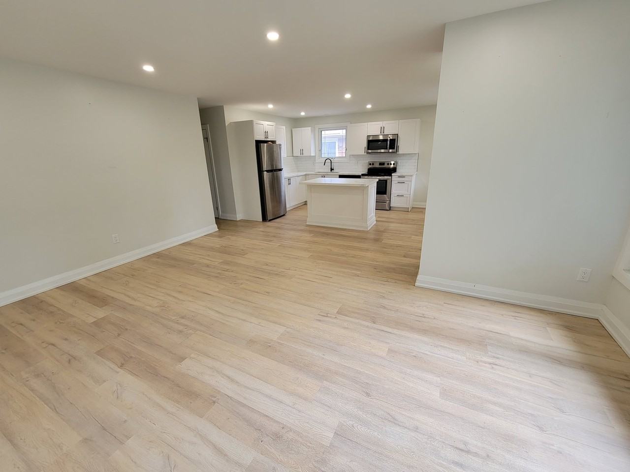 8 Clearwater Dr - Photo 5 of 15