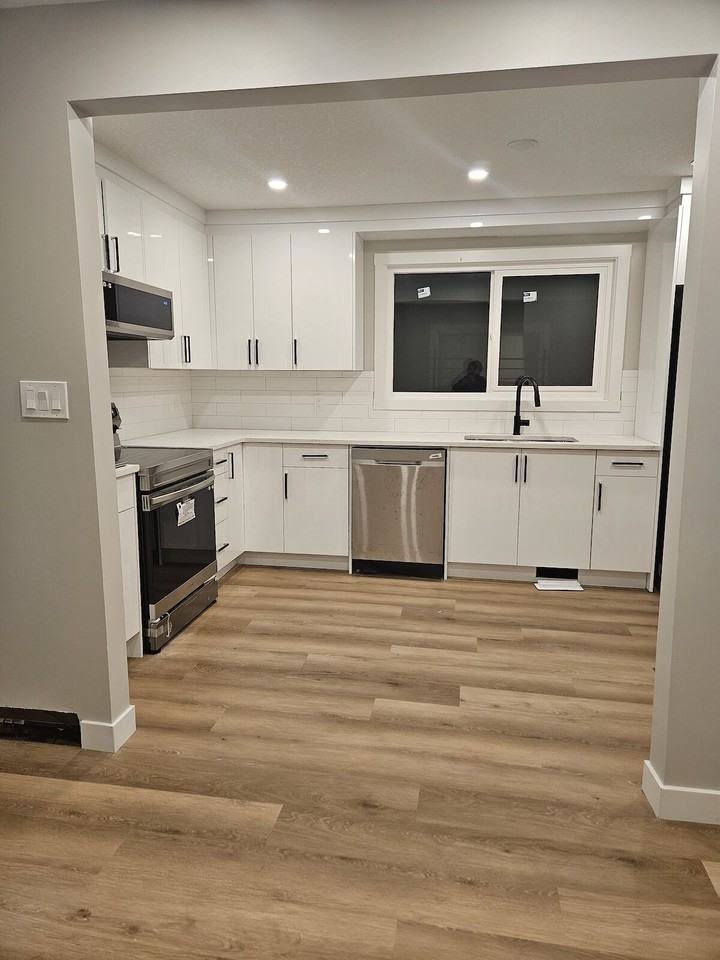 1711 51 St Se - Photo 2 of 18