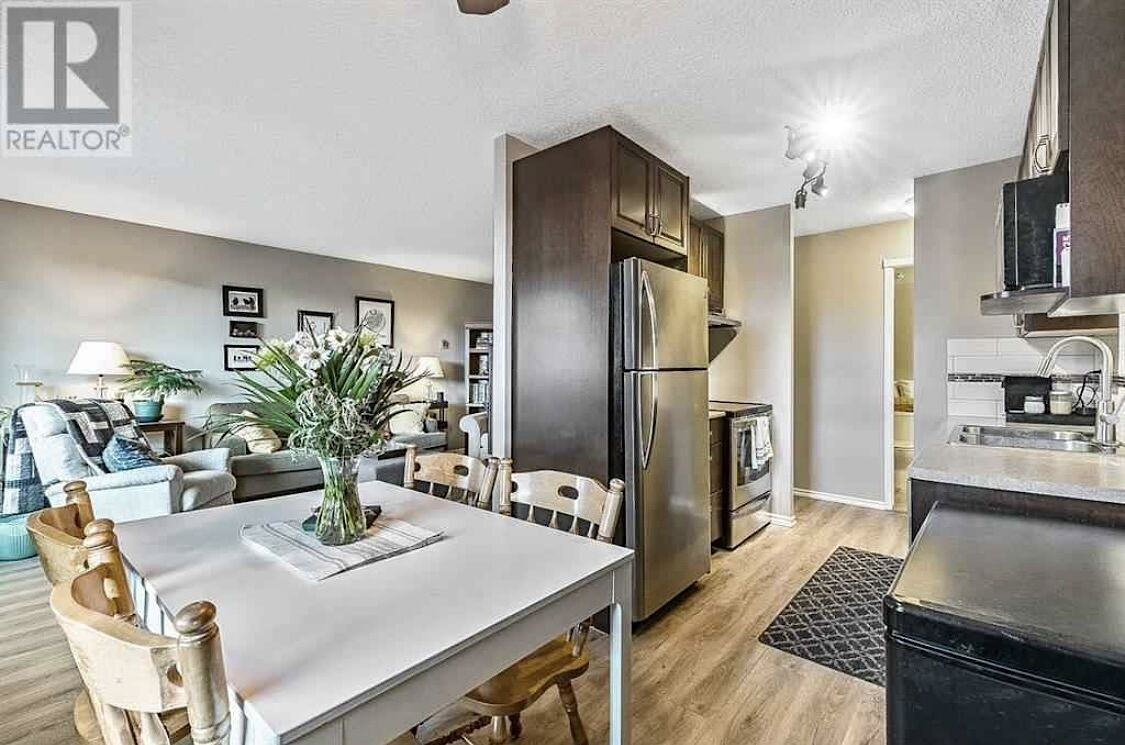 1015 - 1015 14 Avenue Southwest - Photo 5 of 14